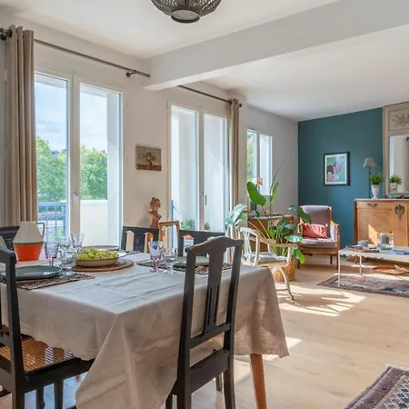 En Centre-ville Et Face A L'erdre Apartment